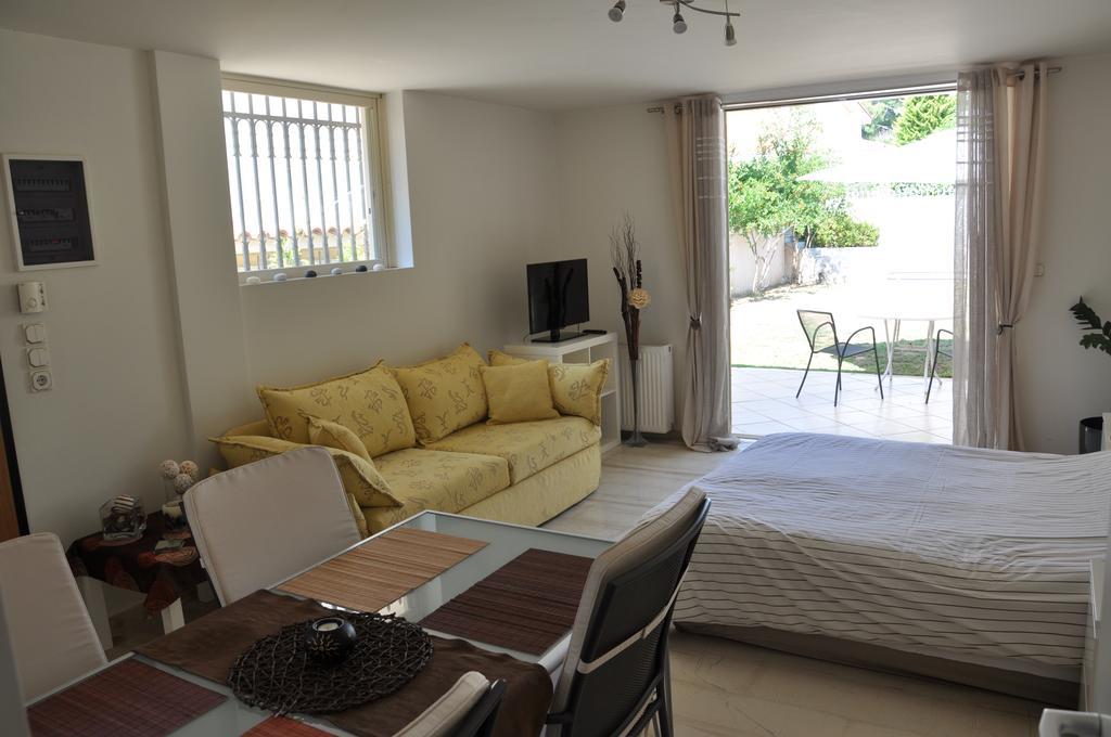 Cosy Studio With Garden / Individual Apartment Atene Esterno foto